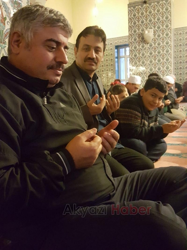 Baba Oğul Aynı Safta