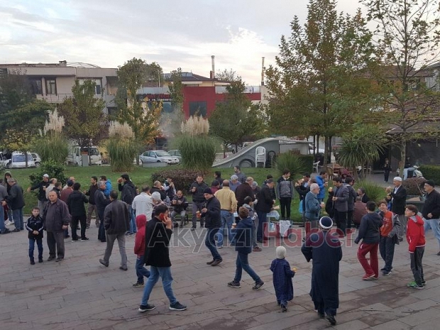 Baba Oğul Aynı Safta