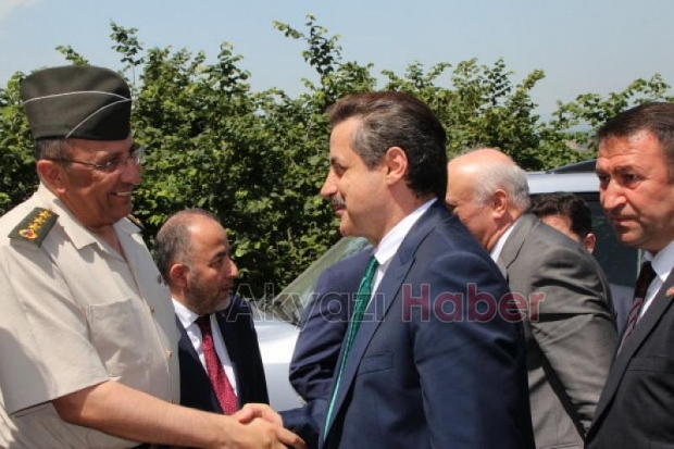 Bakan Faruk Çelik Akyazıda