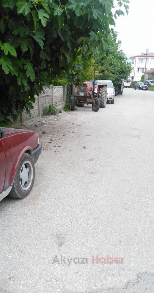 Başı evin girişini kapatan sürücülerle dertte