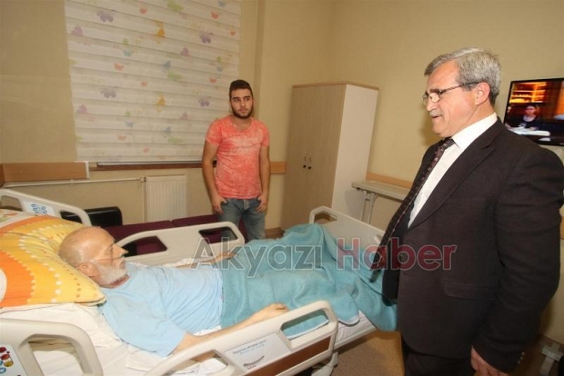 BAŞKAN AKCAN MEVLİD KANDİLİNDE HASTALARI ZİYARET ETTİ