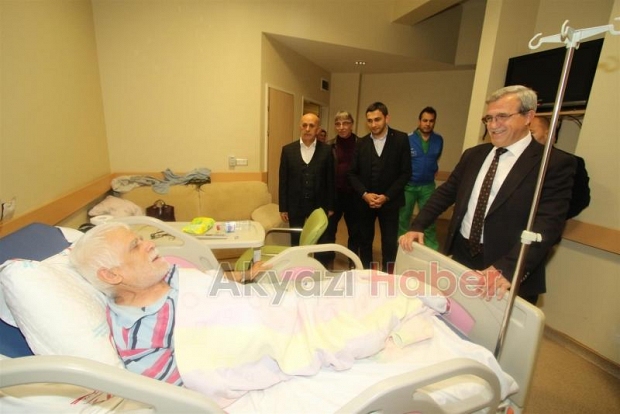 BAŞKAN AKCAN MEVLİD KANDİLİNDE HASTALARI ZİYARET ETTİ