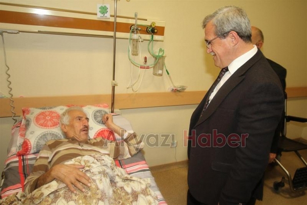 BAŞKAN AKCAN MEVLİD KANDİLİNDE HASTALARI ZİYARET ETTİ