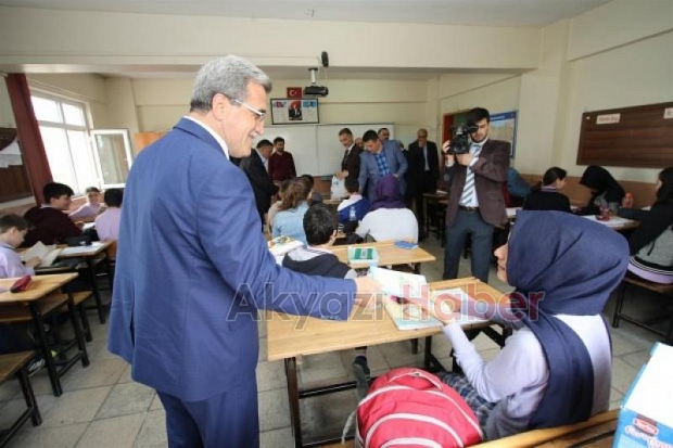 BAŞKAN AKCAN ÖĞRENCİLERİN DAVETİNİ GERİ ÇEVİRMEDİ
