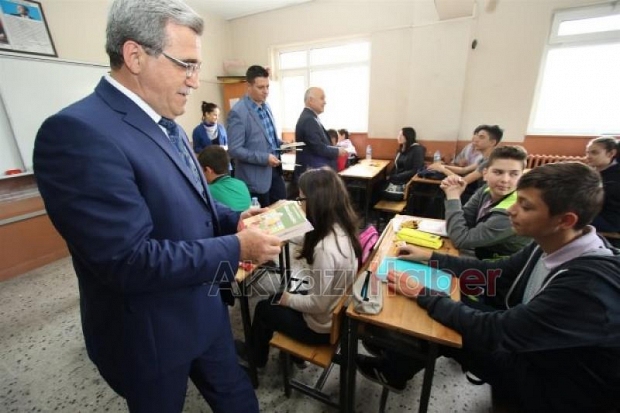 BAŞKAN AKCAN ÖĞRENCİLERİN DAVETİNİ GERİ ÇEVİRMEDİ