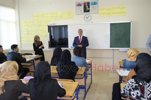 BAŞKAN AKCAN OKUL ZİYARETLERİNE DEVAM EDİYOR