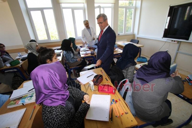 BAŞKAN AKCAN OKUL ZİYARETLERİNE DEVAM EDİYOR