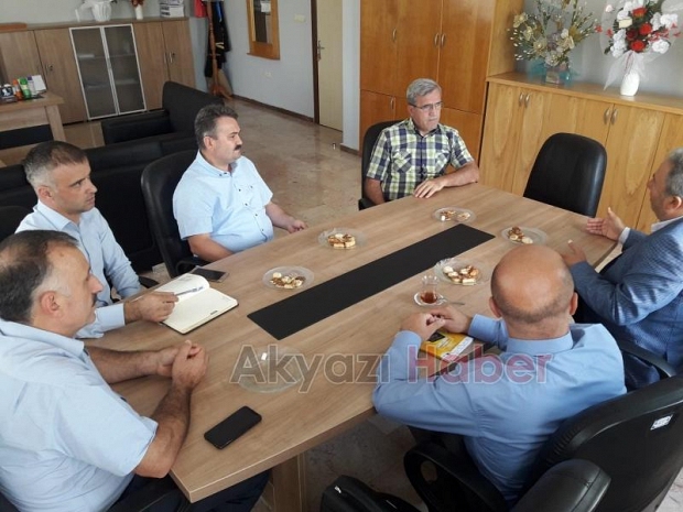 Başkan Akcandan Akyazı MYOya ziyaret