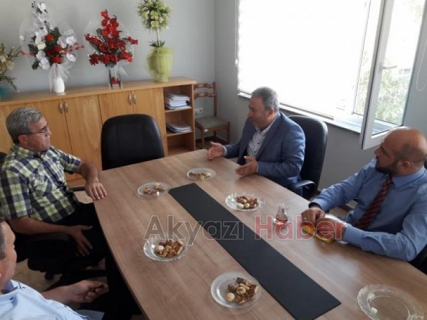 Başkan Akcandan Akyazı MYOya ziyaret