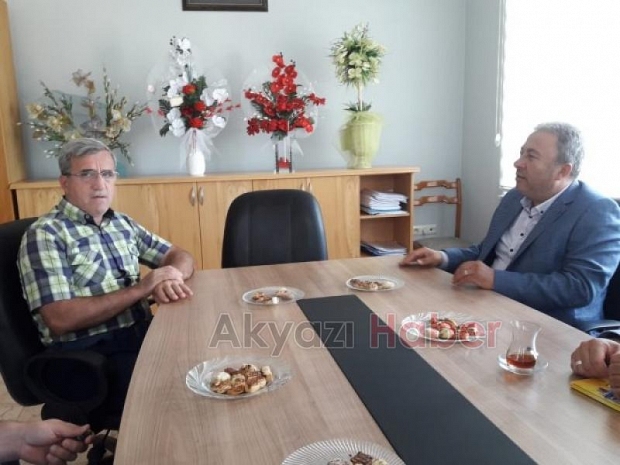 Başkan Akcandan Akyazı MYOya ziyaret