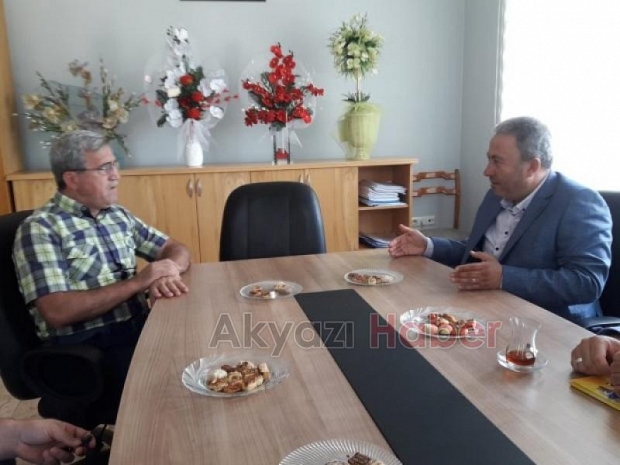 Başkan Akcandan Akyazı MYOya ziyaret