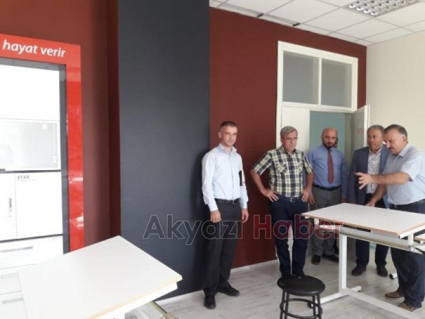 Başkan Akcandan Akyazı MYOya ziyaret