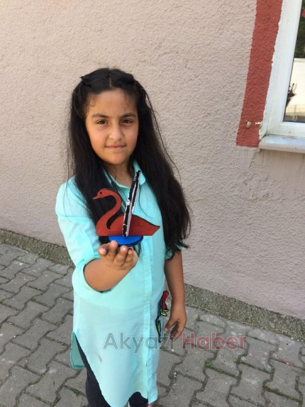 BAŞKAN AKCAN’DAN ÇOCUKLARA KARNE HEDiYESi