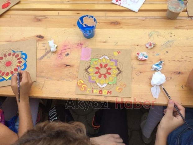 BAŞKAN AKCAN’DAN ÇOCUKLARA KARNE HEDiYESi
