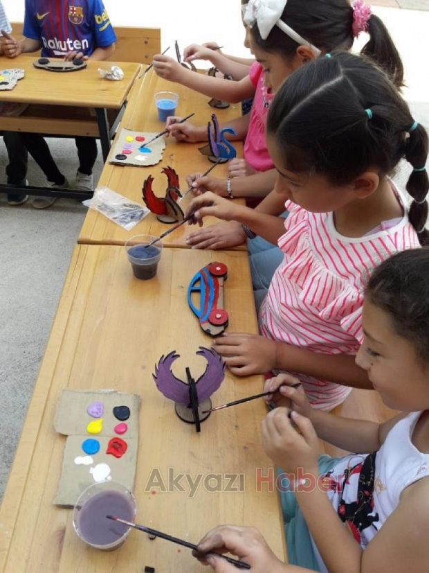 BAŞKAN AKCAN’DAN ÇOCUKLARA KARNE HEDiYESi