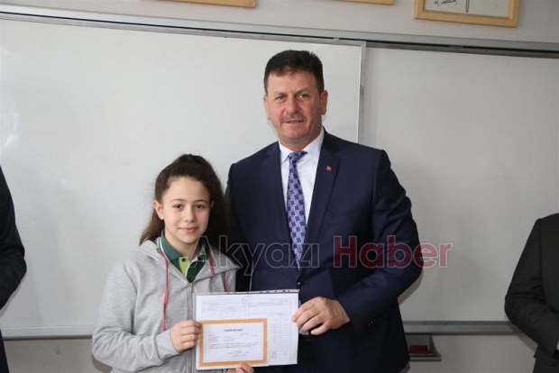 Başkan Soykan Öğrencilerin Karne Sevincine Ortak Oldu