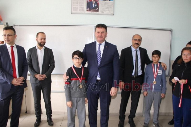 Başkan Soykan Öğrencilerin Karne Sevincine Ortak Oldu