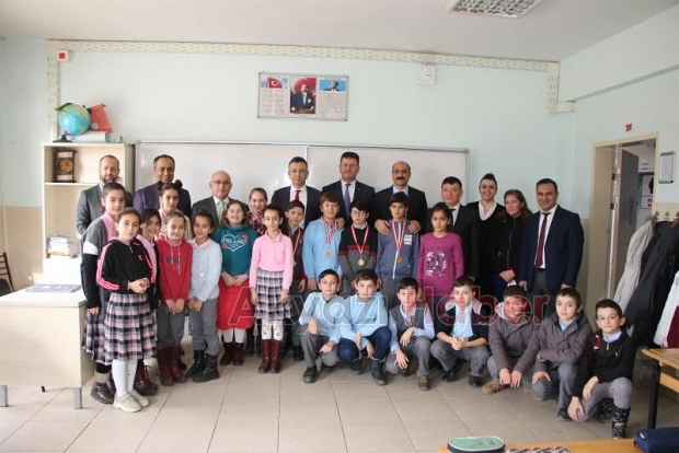Başkan Soykan Öğrencilerin Karne Sevincine Ortak Oldu
