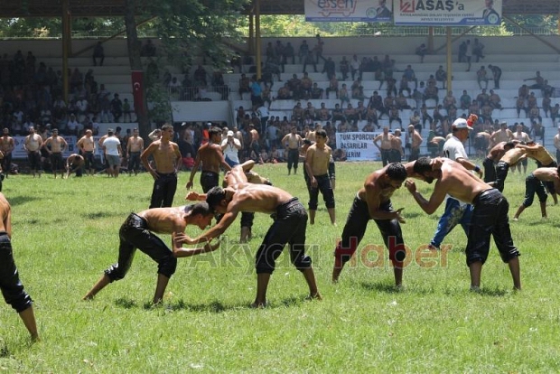 Başpehlivan Hamza Köseoğlu Oldu