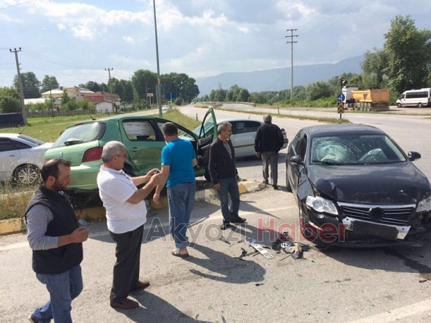 Batakköy Kavşağında Trafik Kazası