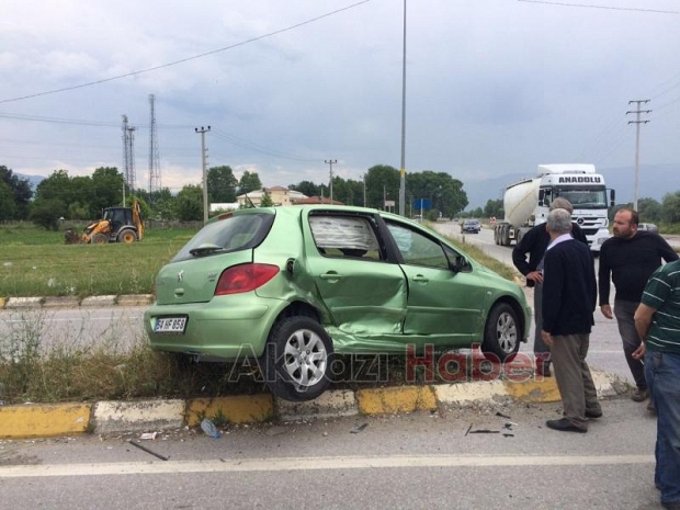 Batakköy Kavşağında Trafik Kazası