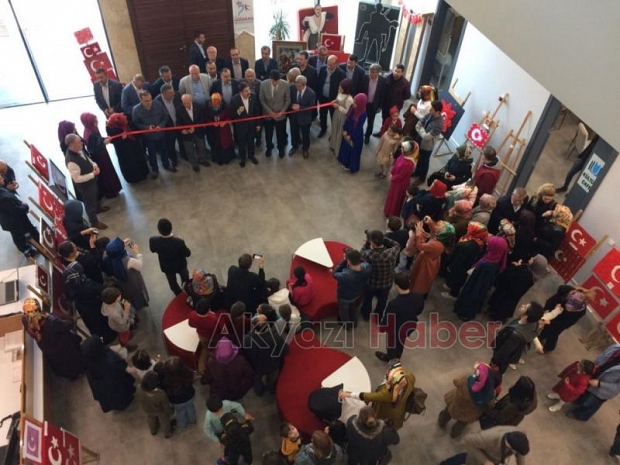 Bayrak Sergisi Törenle Açıldı 