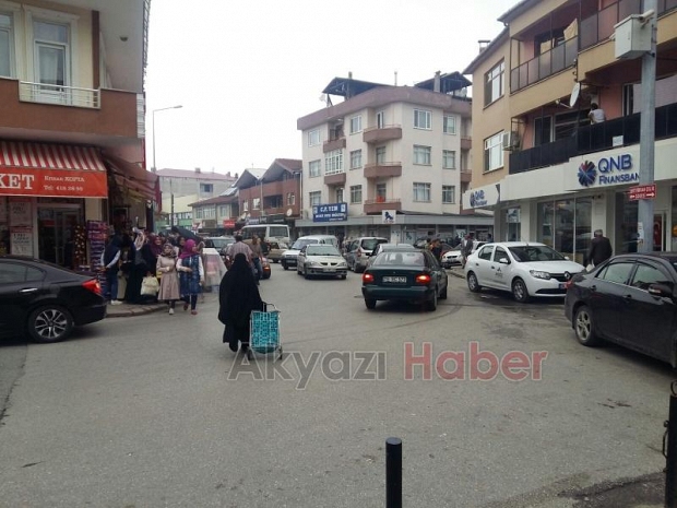 Bayram Öncesi Akyazı’da Trafik Yoğunluğu 