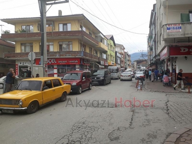 Bayram Öncesi Akyazı’da Trafik Yoğunluğu 