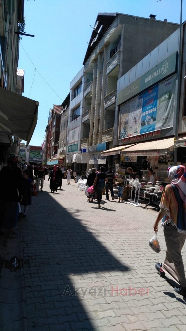 Bayram yoğunluğu esnafın yüzünü güldürdü