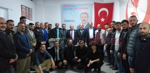 BBP YE YENi KATILAN 80 KiŞiYE ROZETLERi TAKILDI