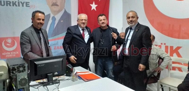 BBP YE YENi KATILAN 80 KiŞiYE ROZETLERi TAKILDI
