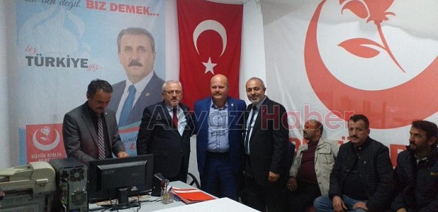BBP YE YENi KATILAN 80 KiŞiYE ROZETLERi TAKILDI