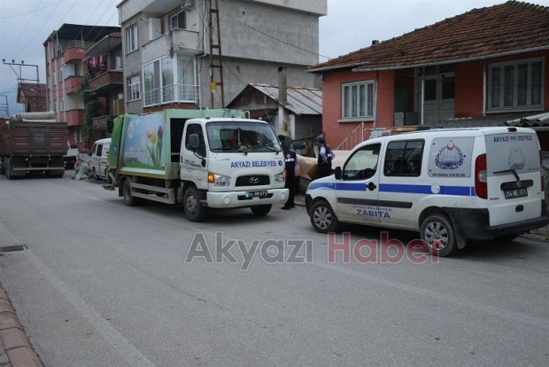  BELEDİYE BAKAN SOKAK'TA ÇÖP EVİ BOŞALTTI