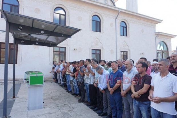 Belediye personeli Adnan Rençber in Annesi defnedildi