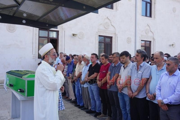 Belediye personeli Adnan Rençber in Annesi defnedildi