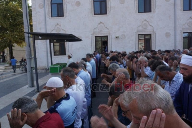 Belediye personeli Adnan Rençber in Annesi defnedildi