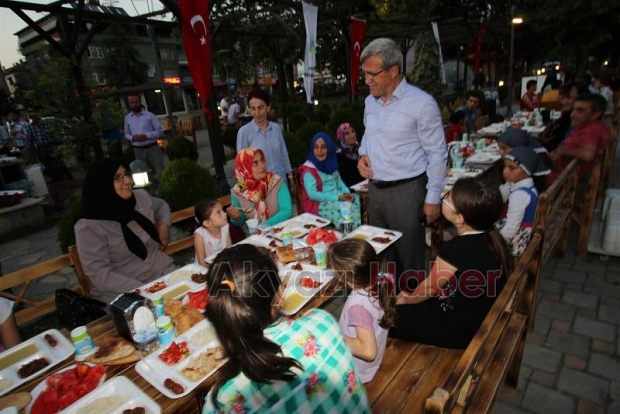 BELEDİYEDEN DÜNYA YETİMLER GÜNÜNDE İFTAR