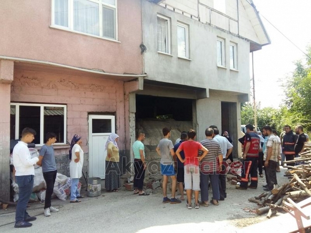 İnşaat Duvarı Çocukların Üzerine Devrildi