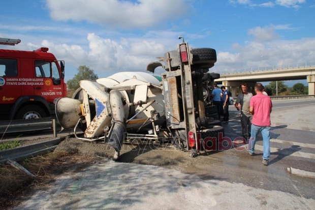 Beton Mikseri Devrildi