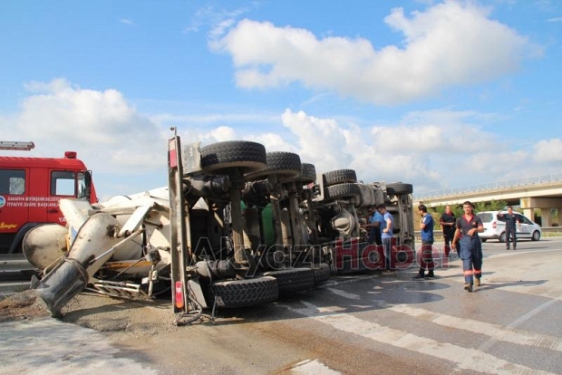 Beton Mikseri Devrildi