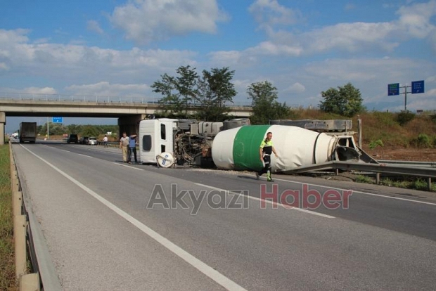 Beton Mikseri Devrildi