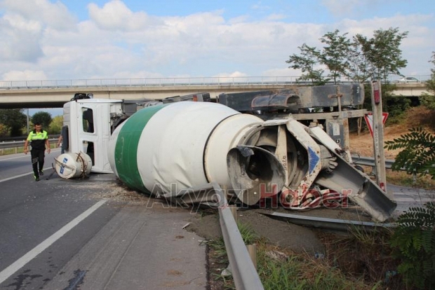 Beton Mikseri Devrildi