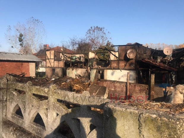 Bilal Soykan yangında zarar gören evi ziyaret etti