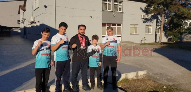 Bilek Güreşinde İl Birincileri Akyazıdan