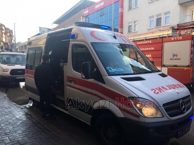 EVDE YANGIN ÇIKTI iKi KiŞi ÖLÜMDEN DÖNDÜ