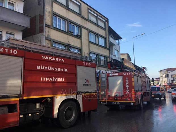 EVDE YANGIN ÇIKTI iKi KiŞi ÖLÜMDEN DÖNDÜ