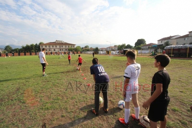 BİN ÖĞRENCİ YAZ YAZ SPOR OKULLARI İLE EĞLENİYOR