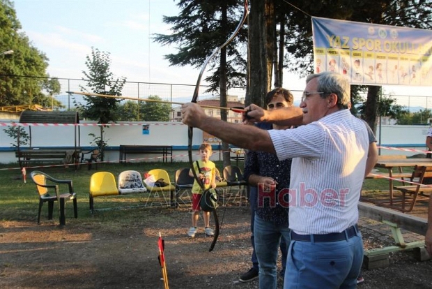 BİN ÖĞRENCİ YAZ YAZ SPOR OKULLARI İLE EĞLENİYOR