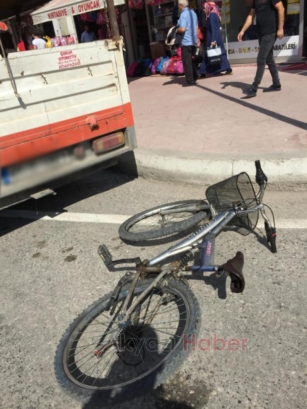 Bisikletiyle otomobile çarptı 