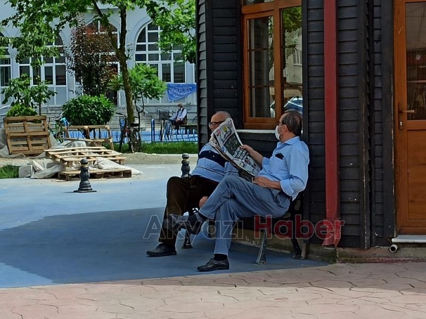 Yaşlılar ikinci haftasında dışarda